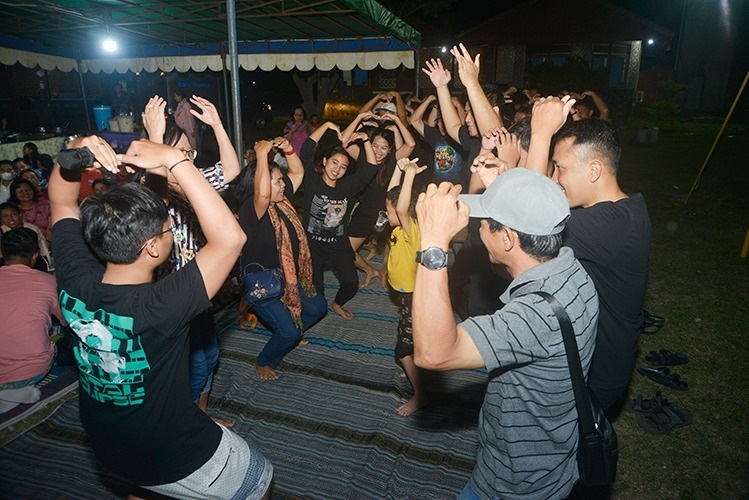 Ayo goyang duyu....PAKAI--